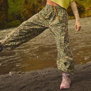 Free People Movement Zephyr Printed Balloon High Rise Cargo Pants Medium
